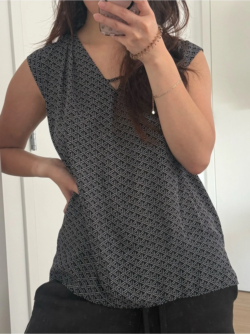 Sleeveless Black & White Geometric V-Neck Top